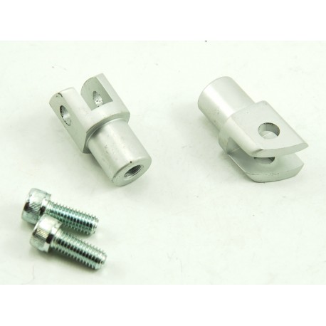 Yamaha YZF R1 2002-, přední uložení stupaček.