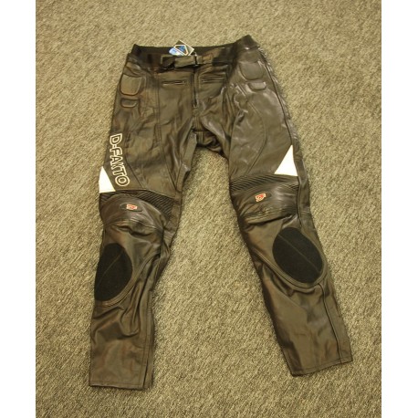 Kožené kalhoty D Fakto na motorku.