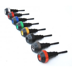 Padáky na motorku Suzuki.