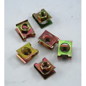 Podložky s matky M6 do kapot, plastů, světel motocyklů.